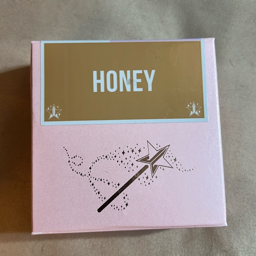 NEW IN BOX JEFFREE STAR luminous setting powder in the HONEY shade